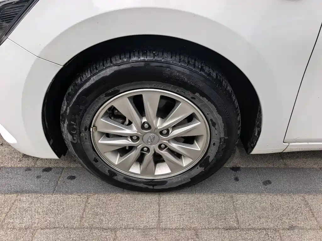 Hyundai Elantra 2019 — фото 3