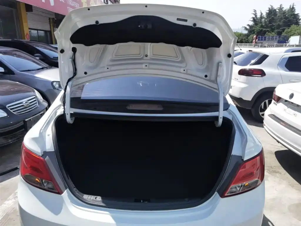 Hyundai Verna 2016 — фото 19