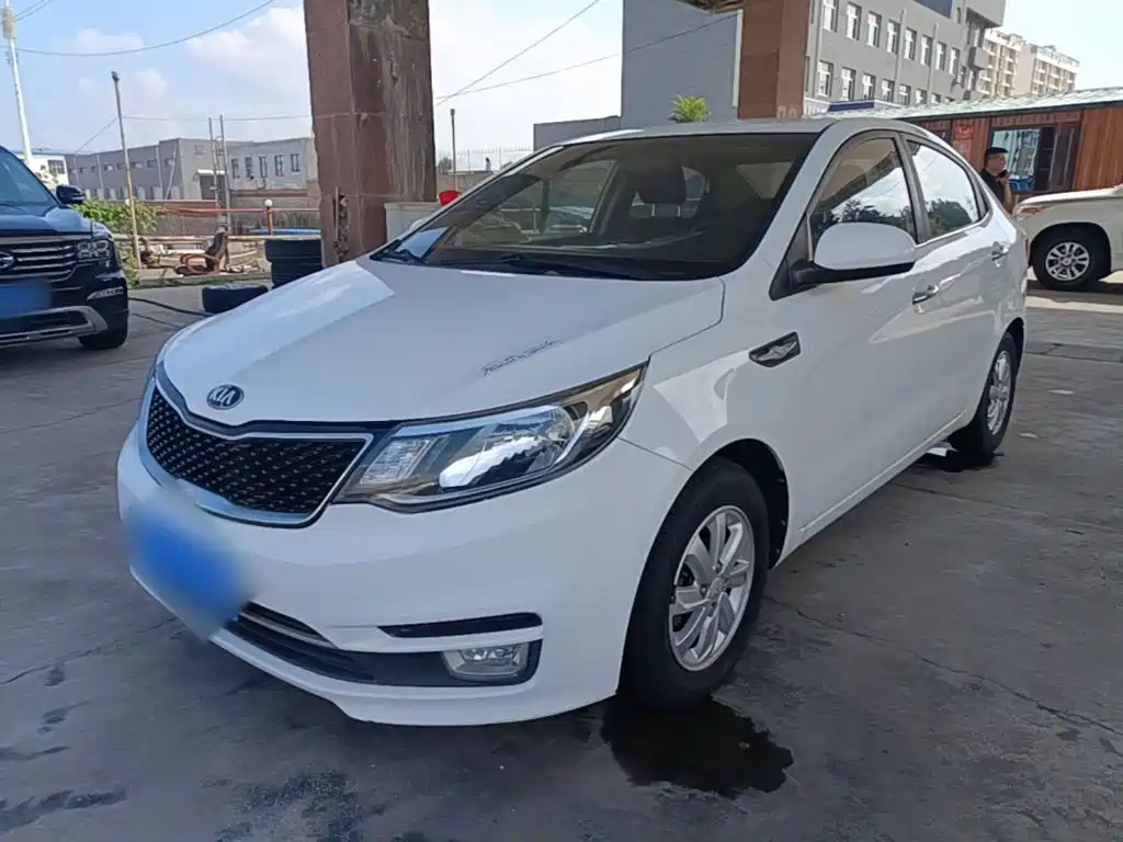 Kia K2 2015 — фото 1