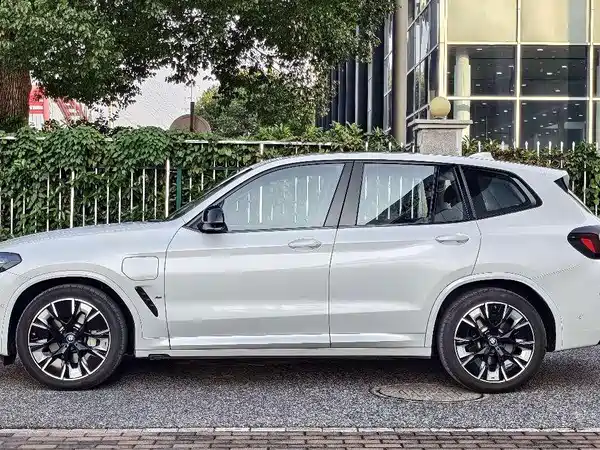 BMW iX3 2024