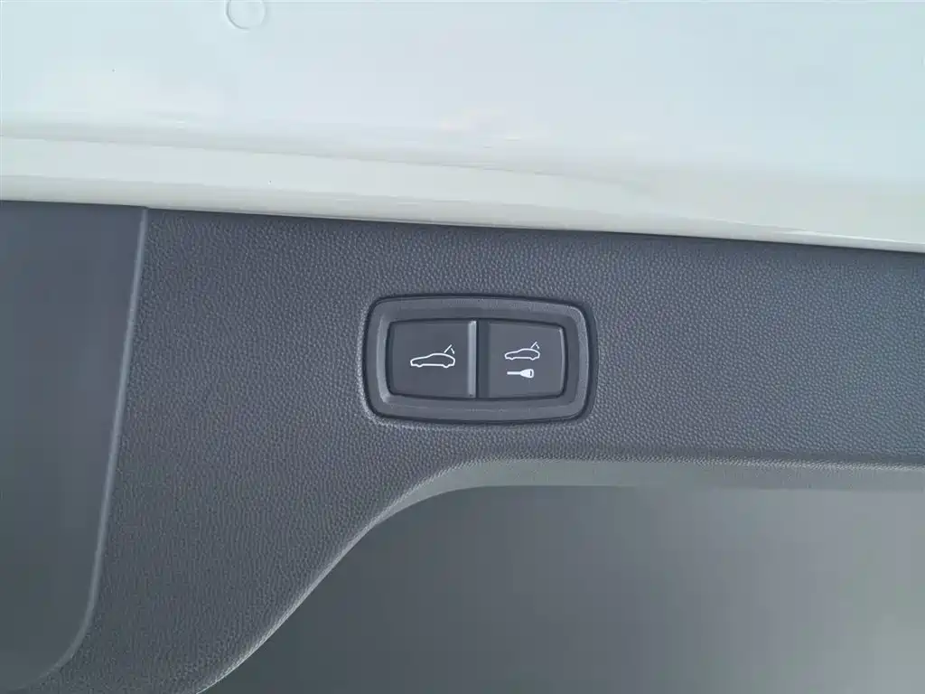 Porsche Macan New Energy 2025 — фото 26