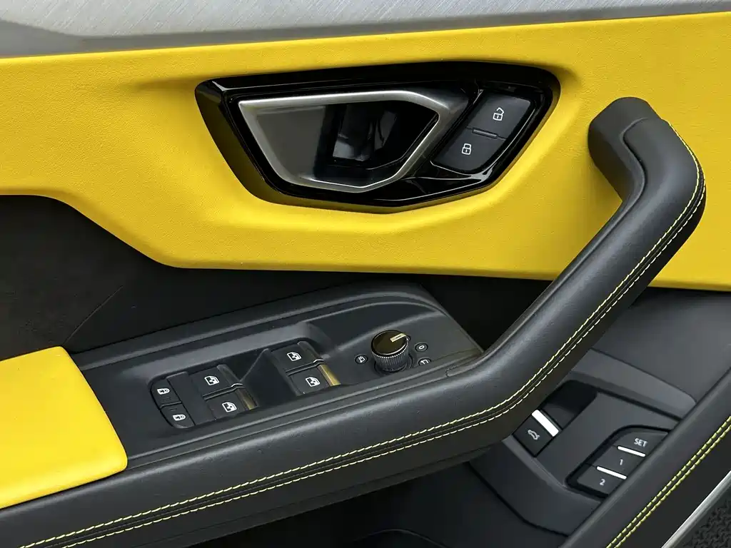 Lamborghini Urus 2023 — фото 10