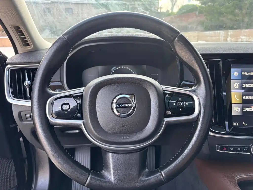 Volvo S90 2017 — фото 24