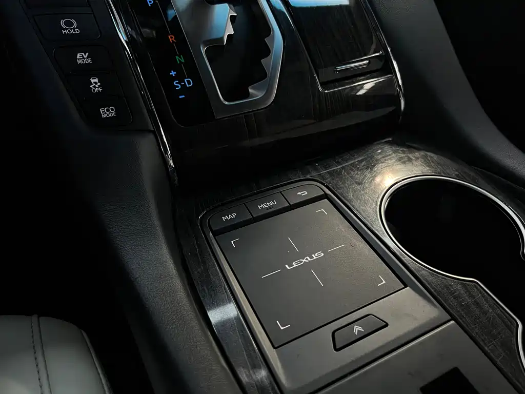 Lexus LM 2022 — фото 15