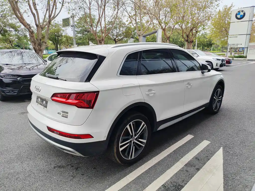 Audi Q5L 2020 — фото 5