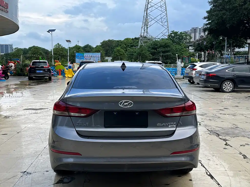 Hyundai Elantra 2018 — фото 22