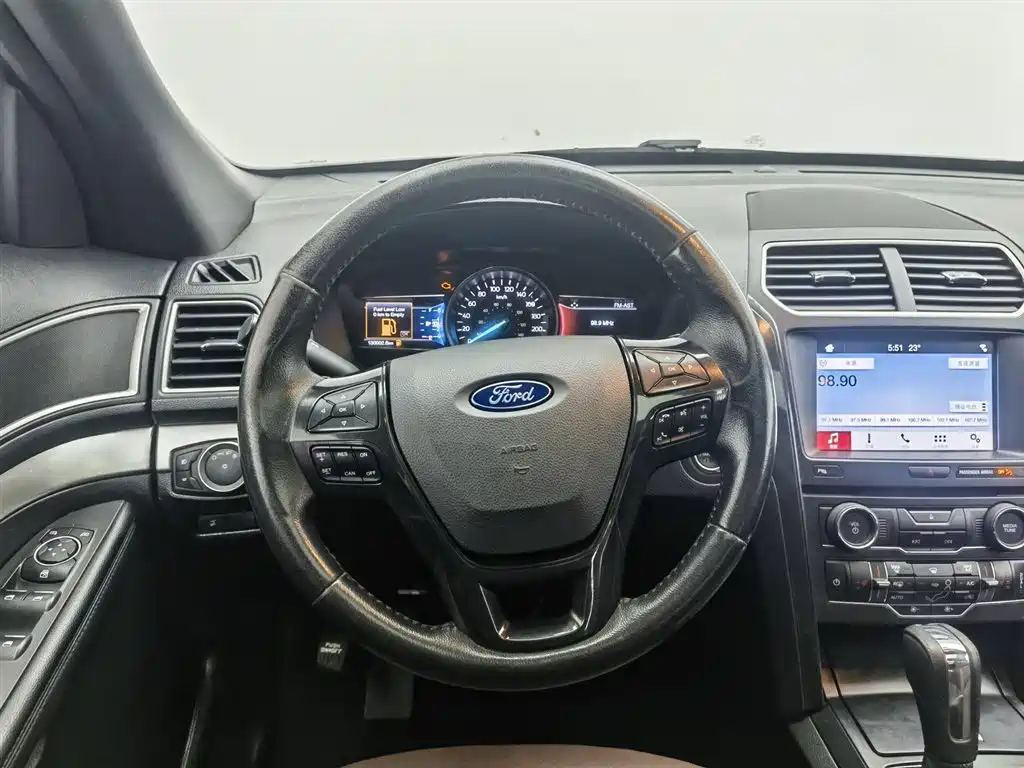 Ford Explorer 2017 — фото 11