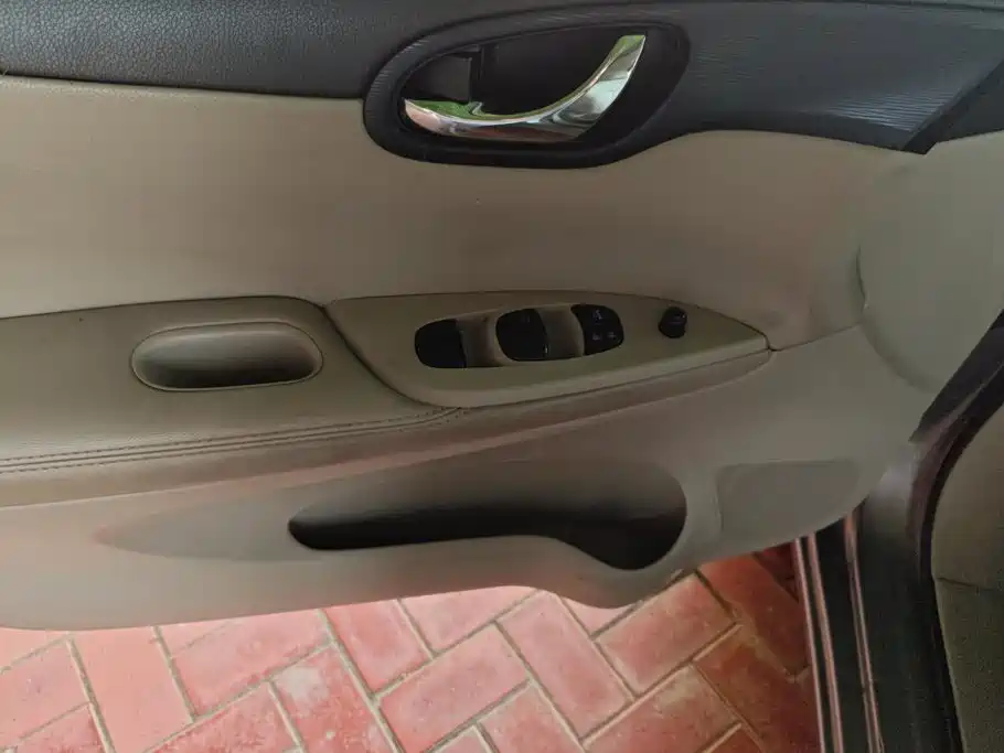 Nissan Tiida 2012