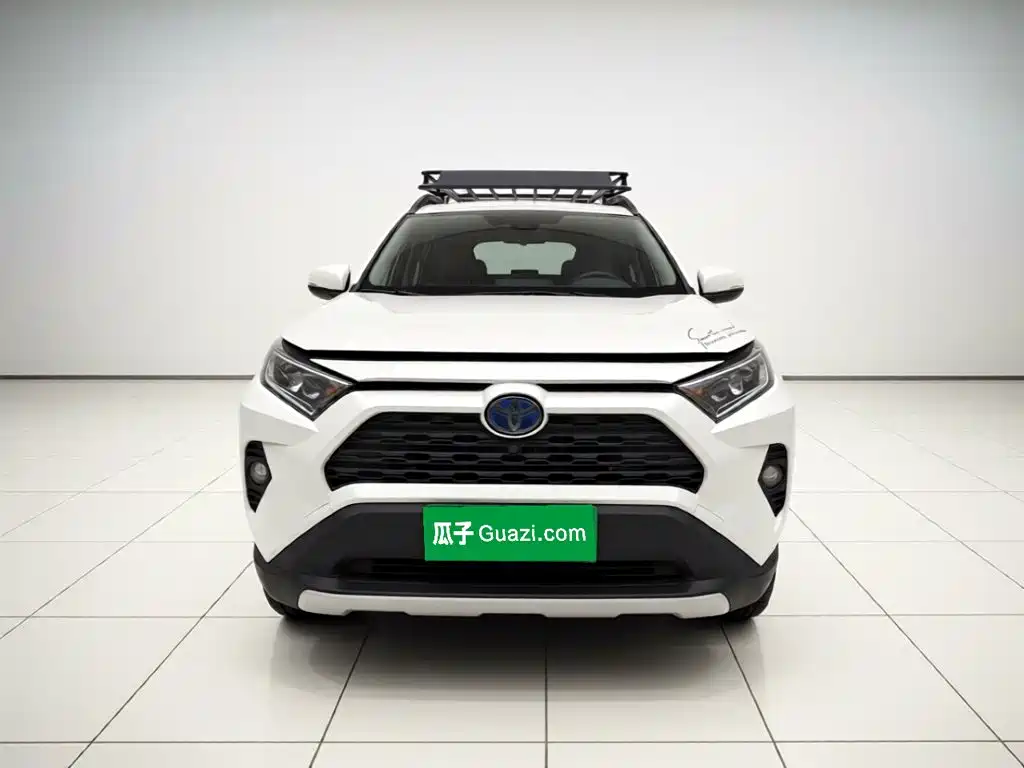 Toyota RAV4 2021 — фото 2