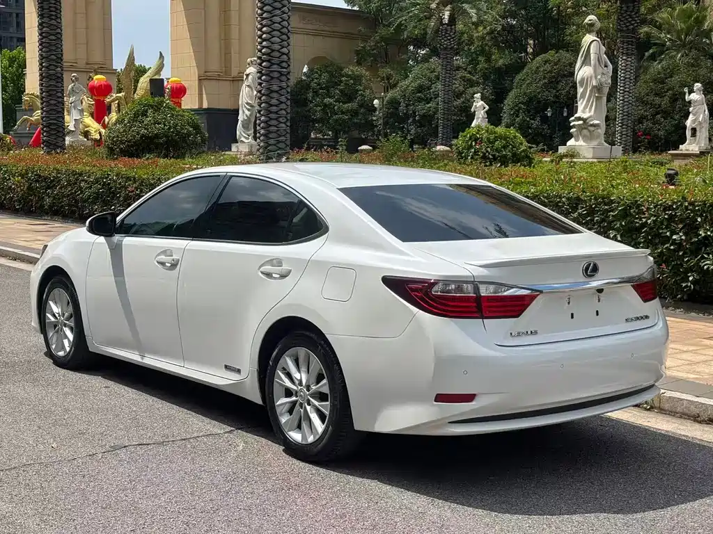 Lexus ES 2014 — фото 3