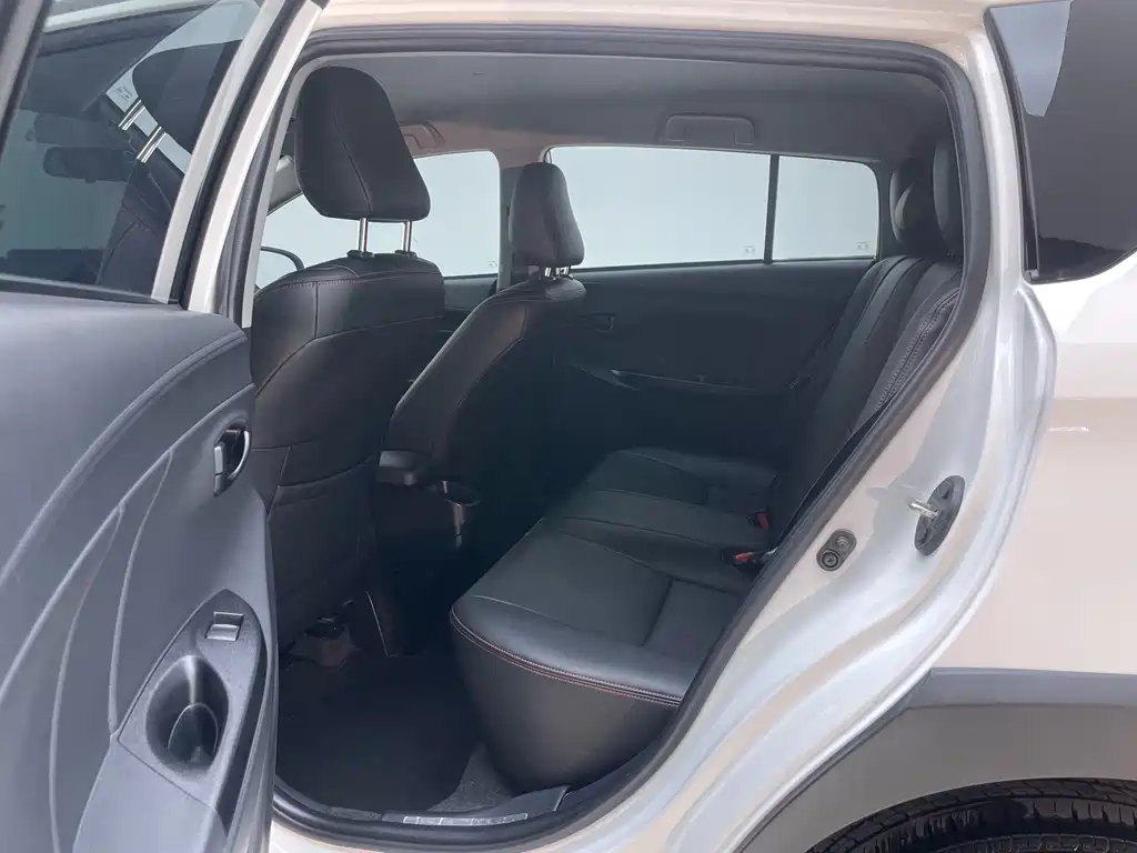 Toyota Yaris L 2023 — фото 20