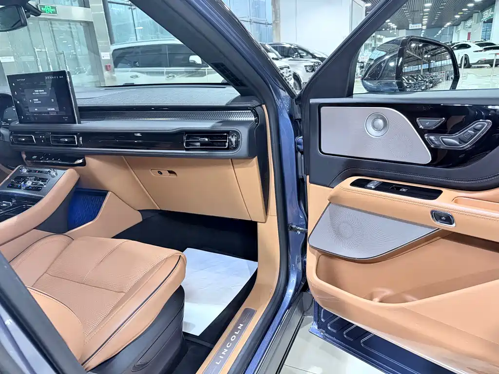 Lincoln Aviator 2023 — фото 17