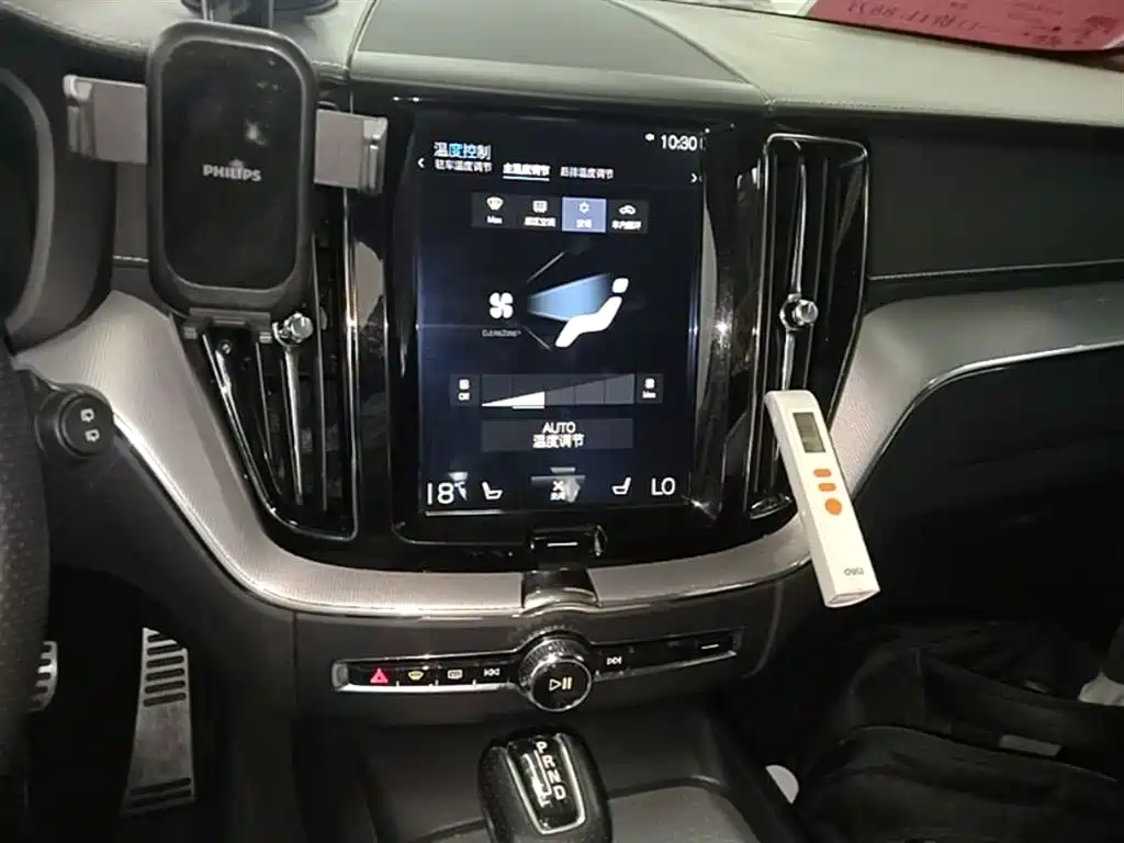 Volvo XC60 2019 — фото 13