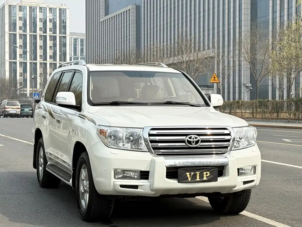 Toyota Land Cruiser 2011 — фото 3