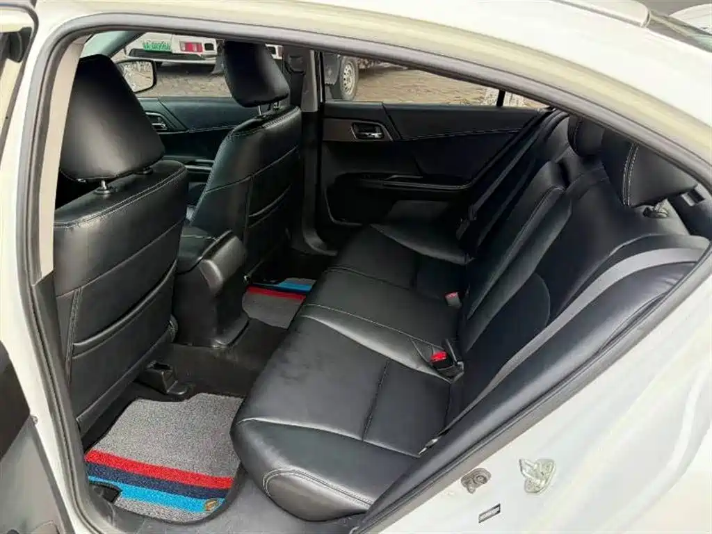 Honda Accord 2015 — фото 7