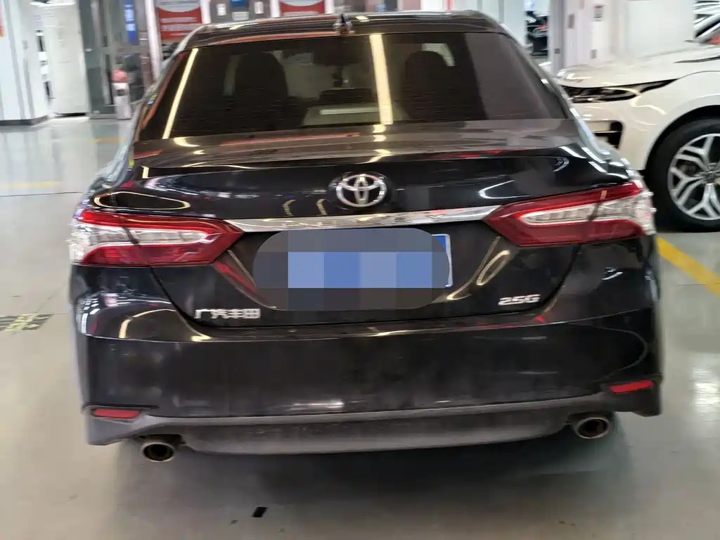 Toyota Camry 2021 — фото 4