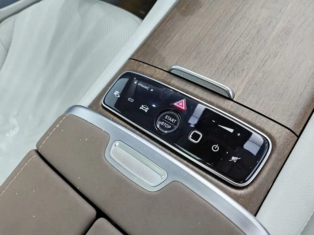 Mercedes-Benz EQS 2025 — фото 16