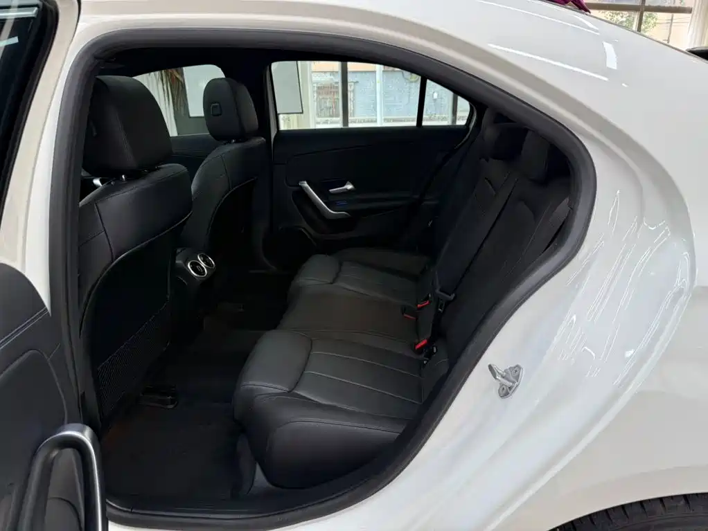Mercedes-Benz A-Class 2023 — фото 18