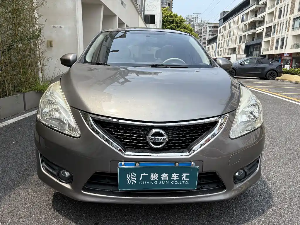 Nissan Tiida 2015 — фото 2