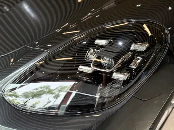 Porsche Panamera 2021