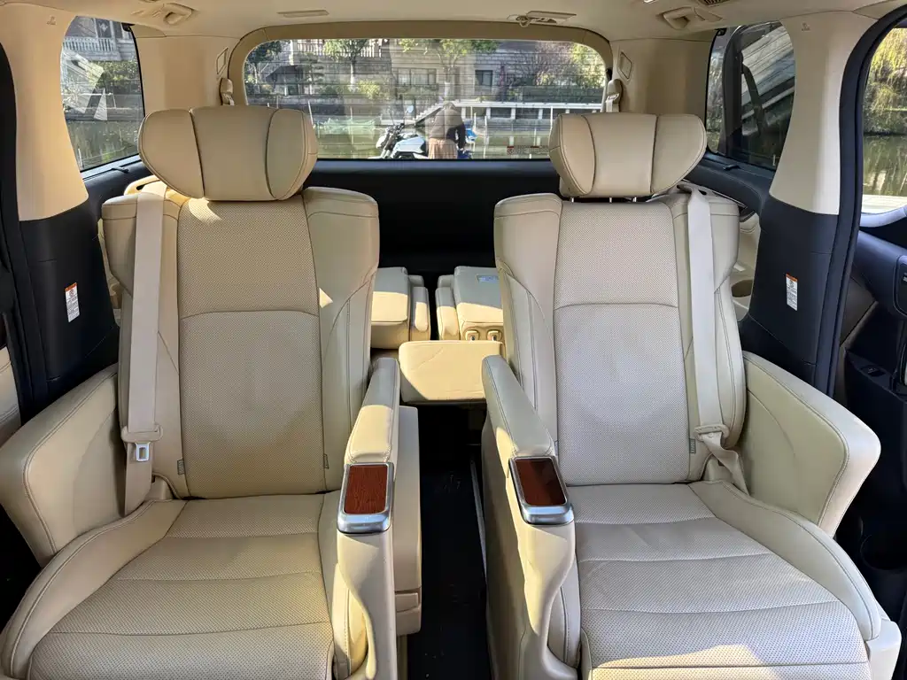Toyota Alphard 2017 — фото 6