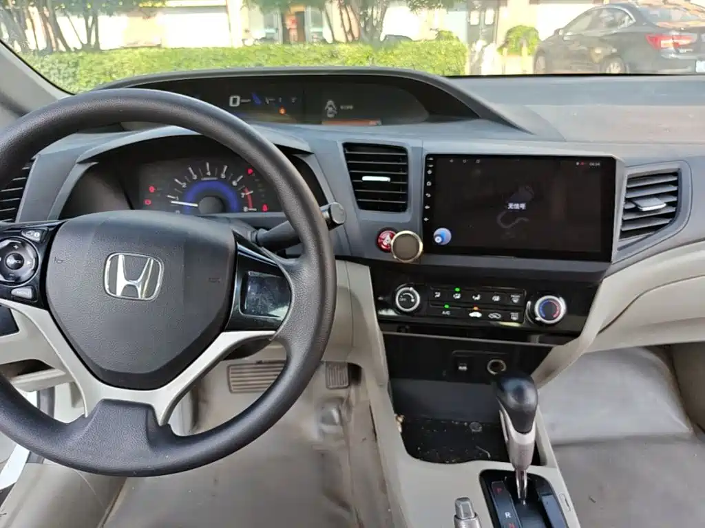 Honda Civic 2015 — фото 10