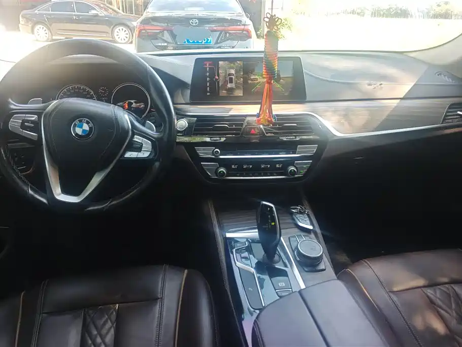 BMW 5 Series 2018 — фото 12