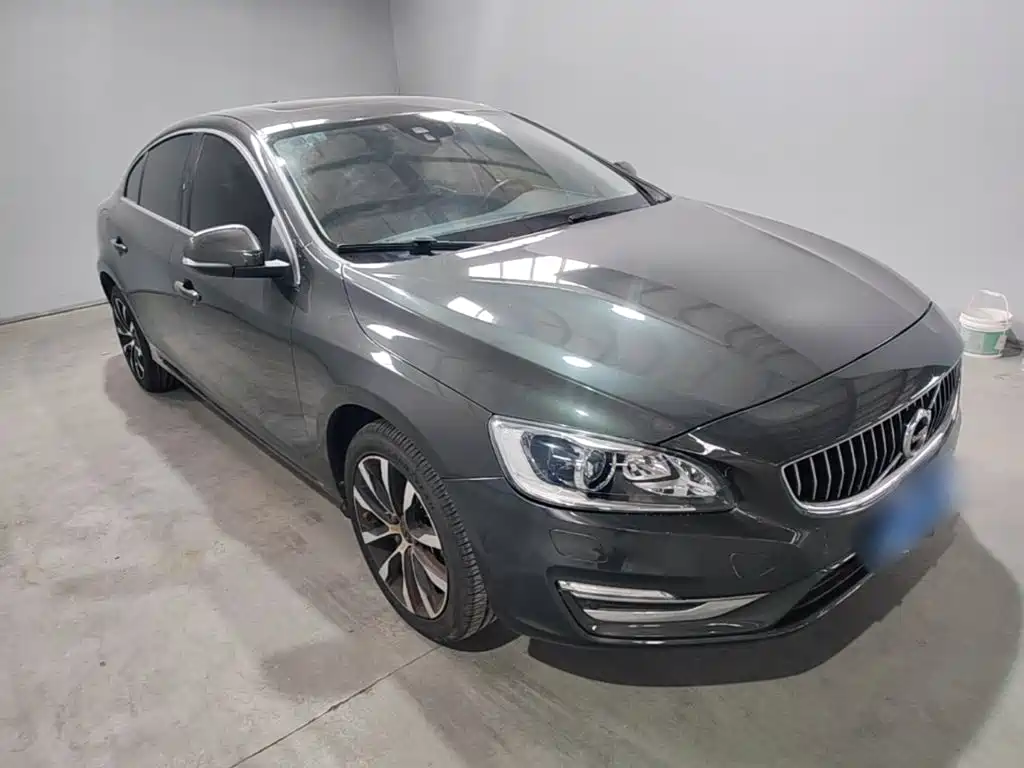 Volvo S60 2018 — фото 22