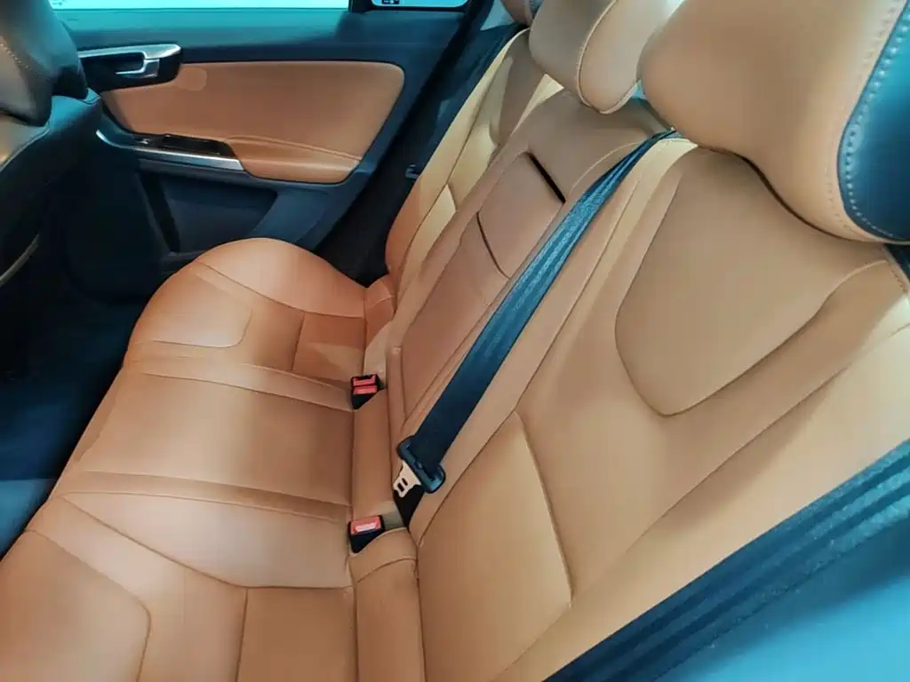 Volvo S60 2018 — фото 13