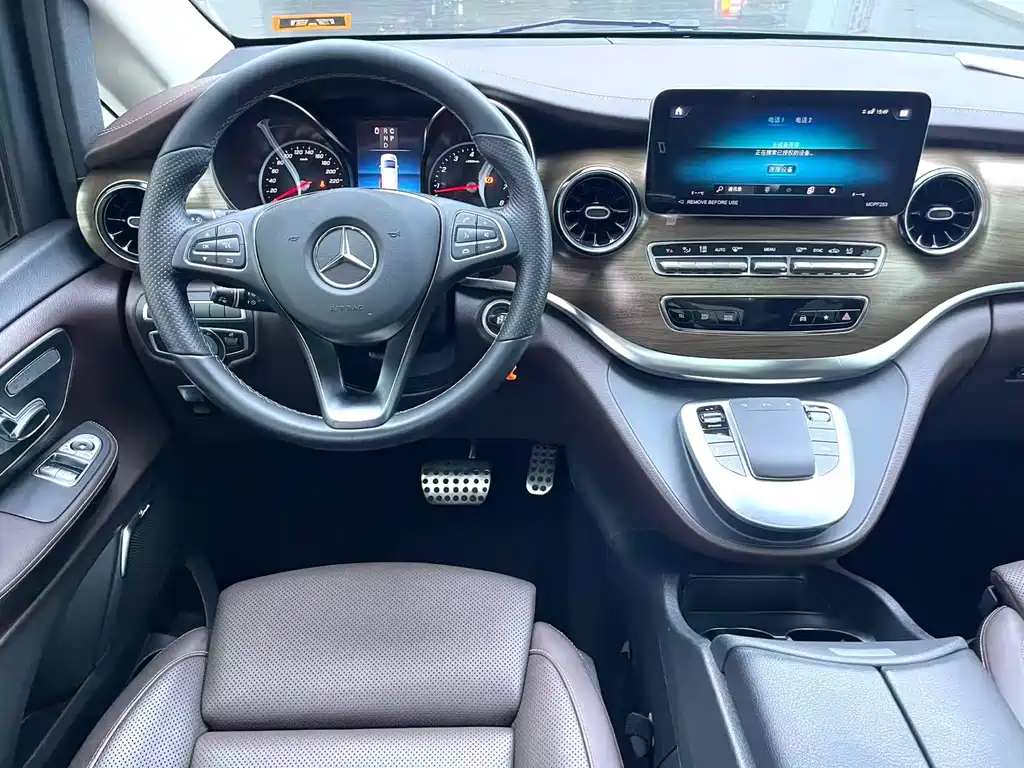Mercedes-Benz V-Class 2023 — фото 8