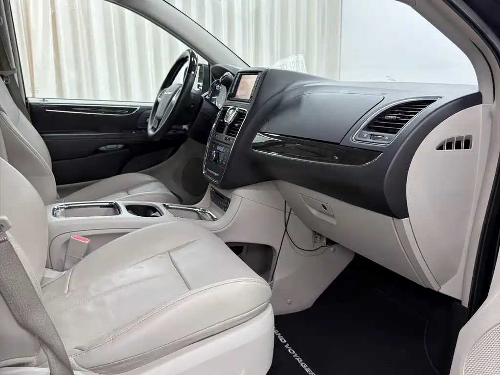 Chrysler Grand Voyager 2013 — фото 11