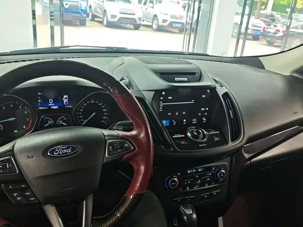 Ford Kuga 2017 — фото 10