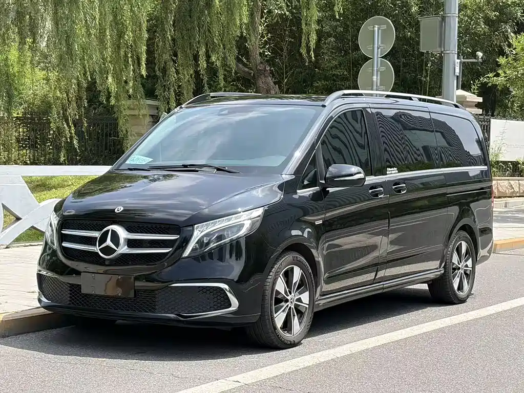 Mercedes-Benz V-Class 2022 — фото 1