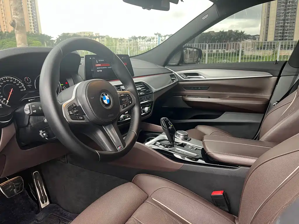 BMW 6 Series GT 2018 — фото 13