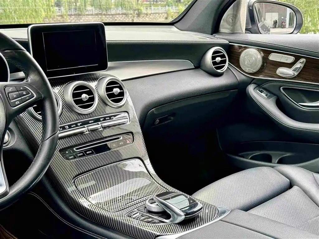 Mercedes-Benz GLC 2018 — фото 15