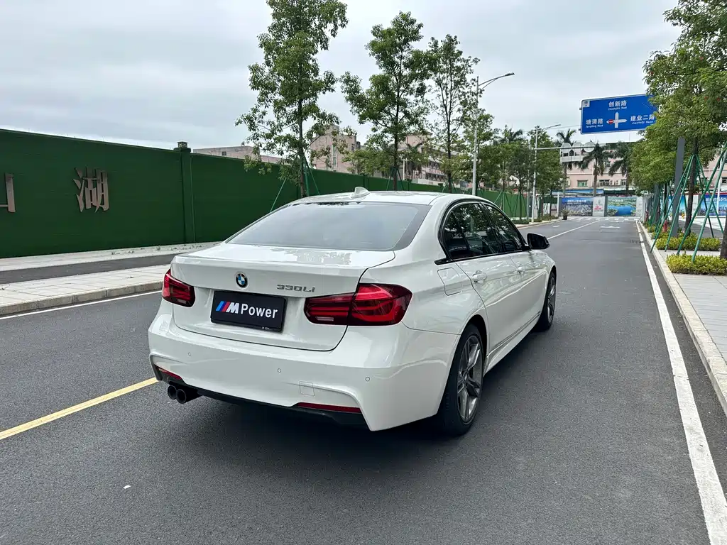 BMW 3 Series 2018 — фото 9