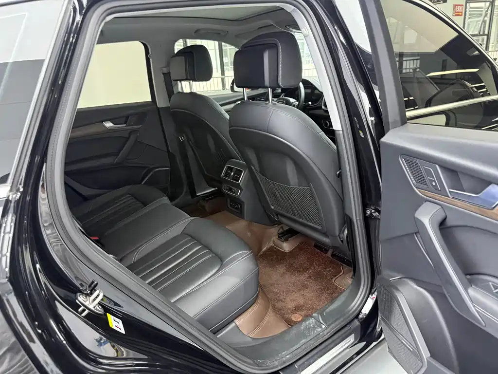 Audi Q5L 2022 — фото 12