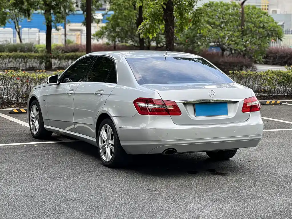 Mercedes-Benz E-Class 2010