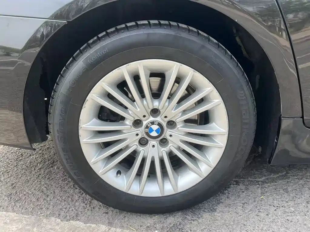 BMW 5 Series 2015 — фото 19