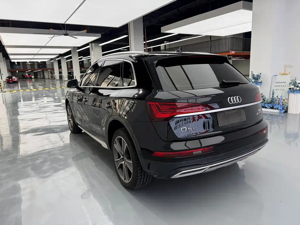 Audi Q5L 2022 — фото 18
