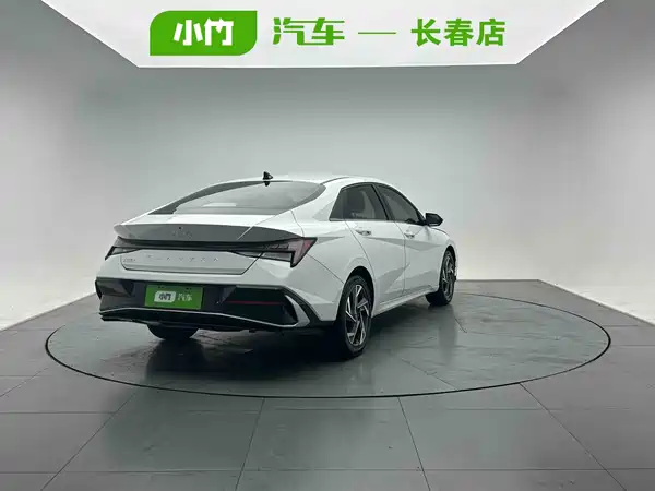 Hyundai Elantra 2023