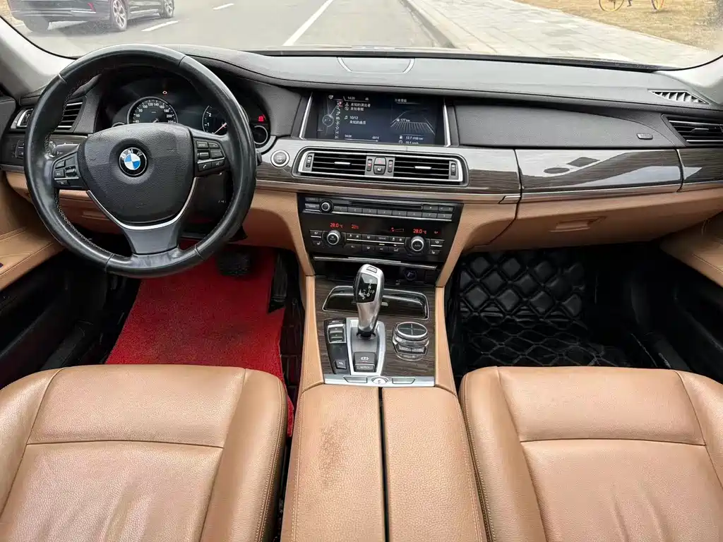 BMW 7 Series 2013 — фото 15