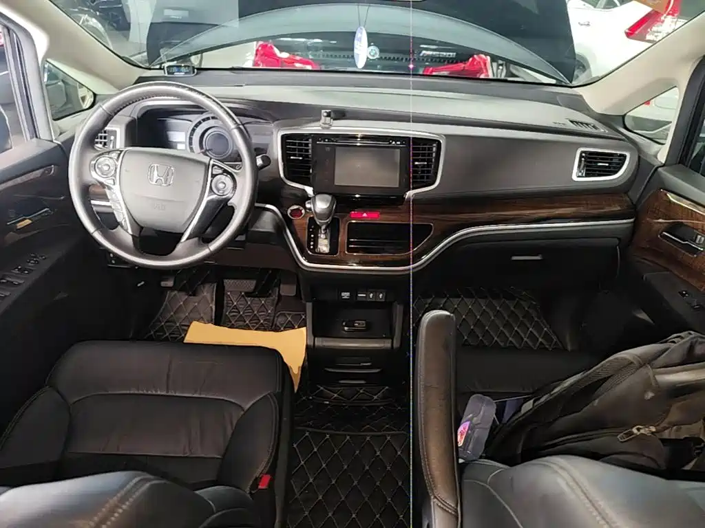 Honda Odyssey 2018 — фото 10