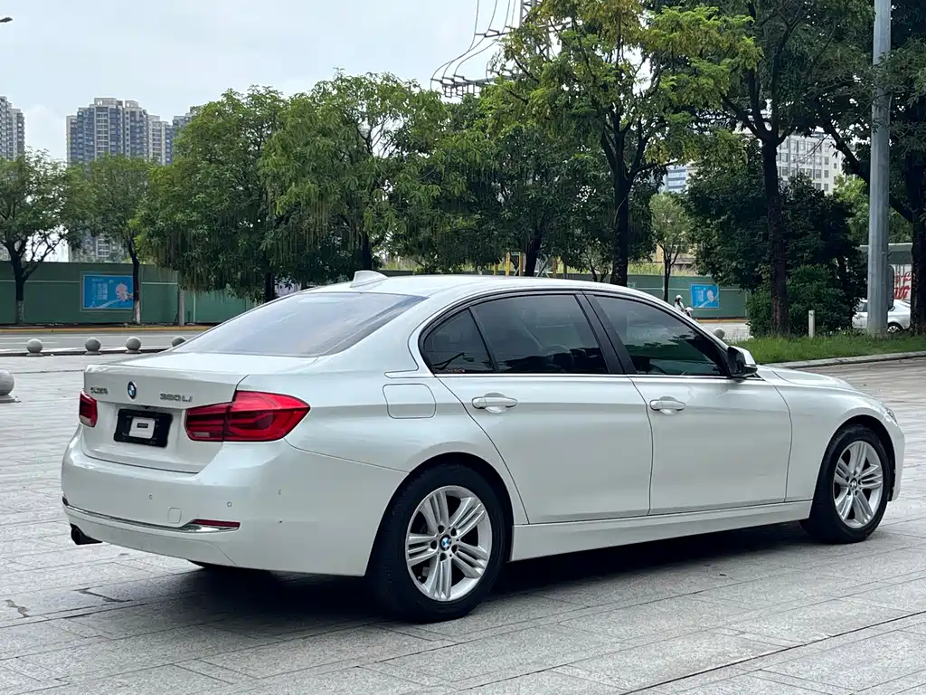 BMW 3 Series 2017 — фото 12