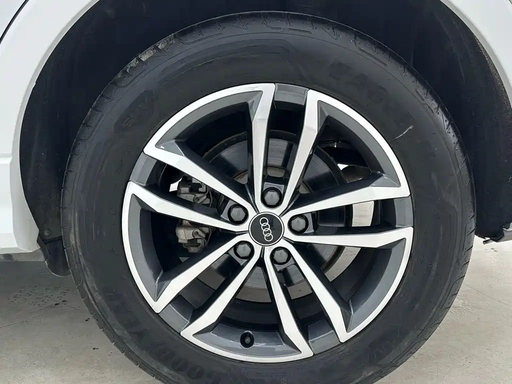 Audi Q3 2023 — фото 17