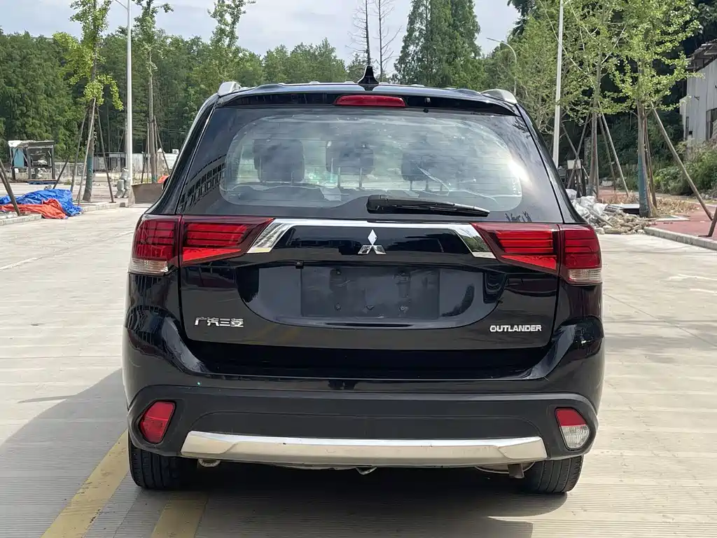 Mitsubishi Outlander 2018 — фото 12