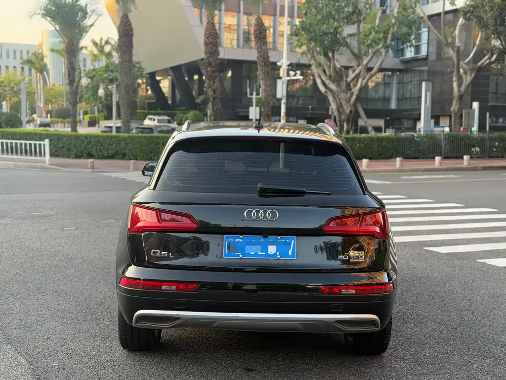 Audi Q5L 2019 — фото 8