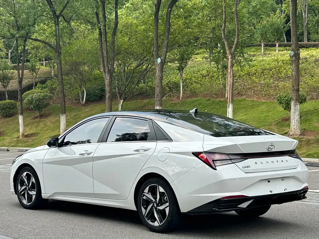 Hyundai Elantra 2022