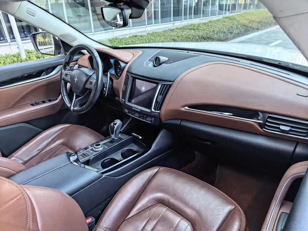 Maserati Levante 2018 — фото 11