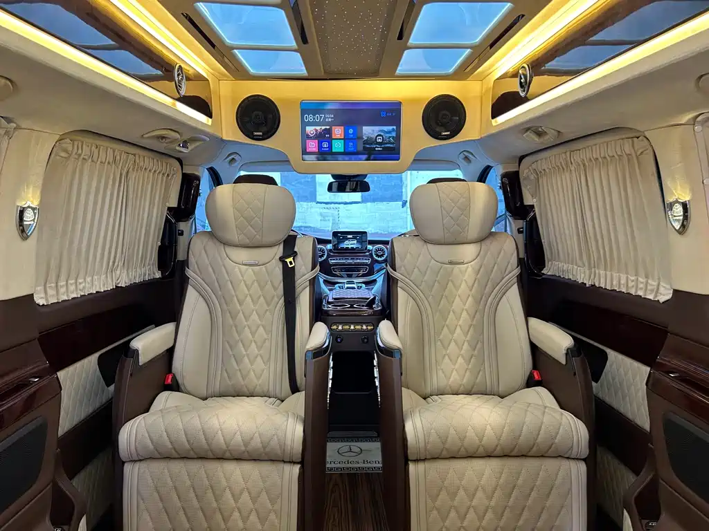 Mercedes-Benz V-Class 2020 — фото 14
